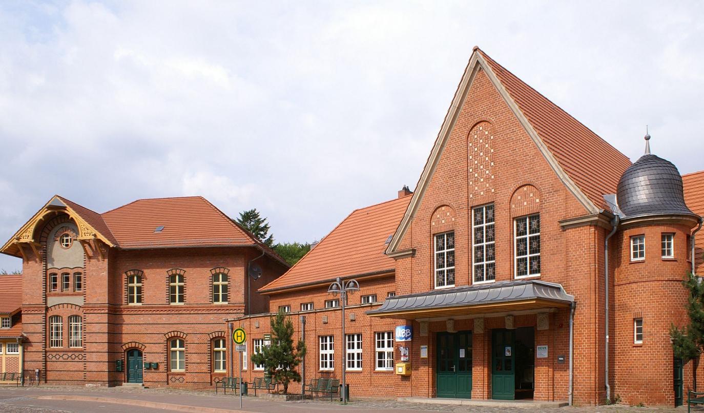 Heringsdorf Bahnhof Eingang, Erell @ Wikipedia