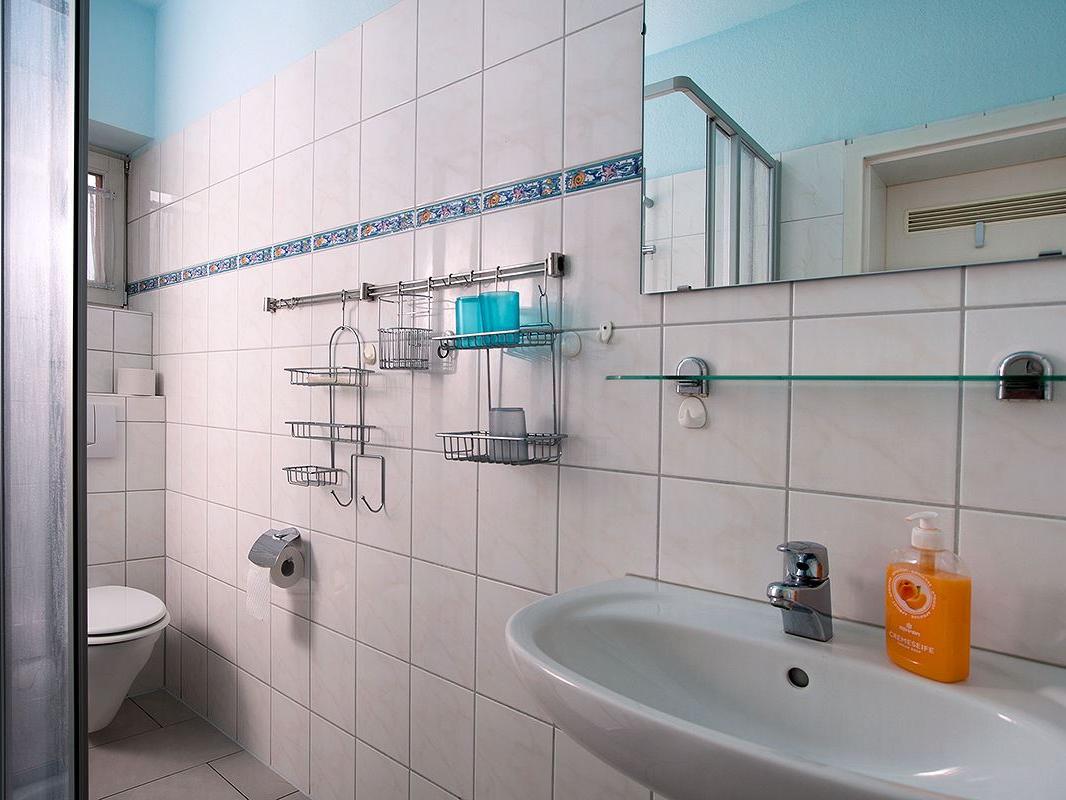 badezimmer-ferienwohnung-1-haus-odin-heringsdorf-bild-2