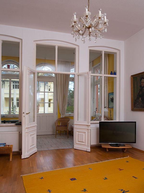wohnzimmer-ferienwohnung-1-haus-odin-heringsdorf-1200x800
