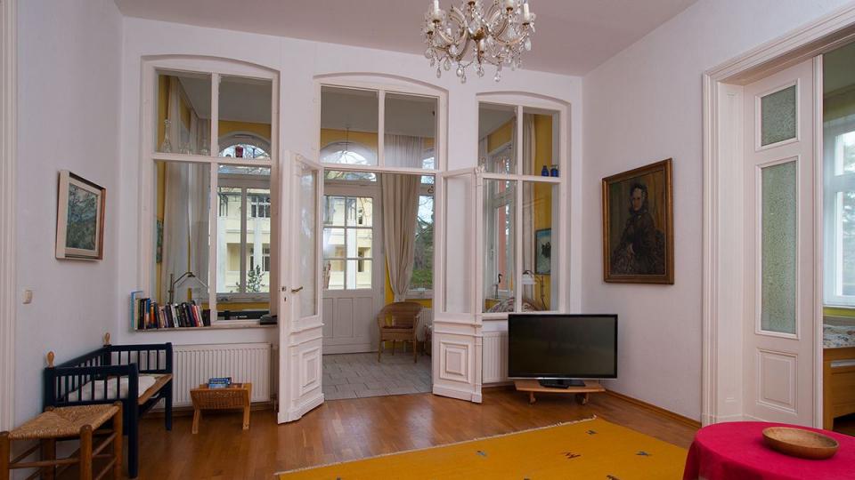 wohnzimmer-ferienwohnung-1-haus-odin-heringsdorf-1200x800